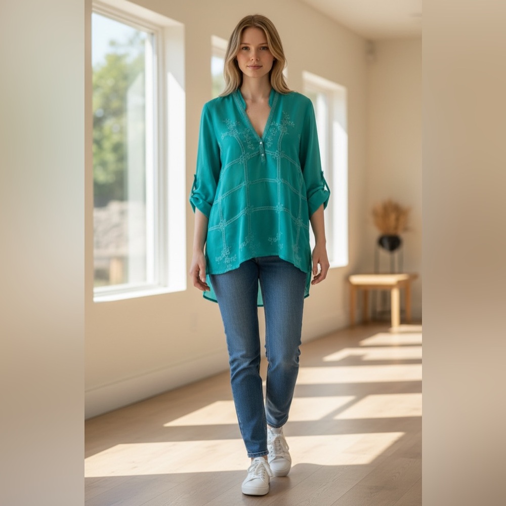 JOHNNY WAS Aqua/Turquoise tonal Embroidered Tunic, size SMALL